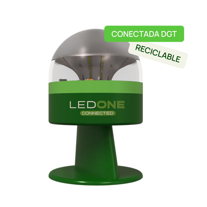 Balise V16 obligatoire 2026 triangles est géolocalisé et homologué.