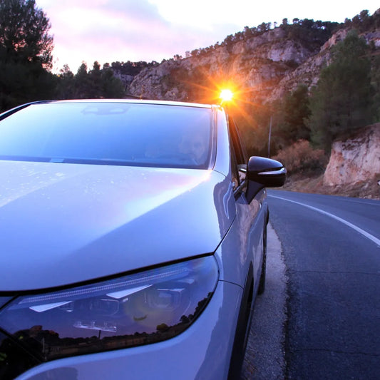 Balise V16 obligatoire 2026 triangles est géolocalisé et homologué.